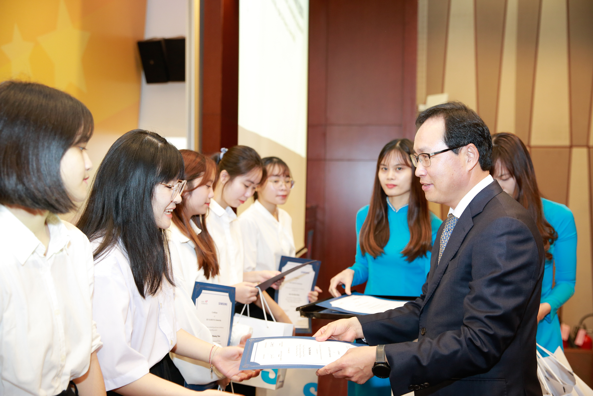 Trao học bổng cho 135 sinh viên chuyên ngành tiếng Hàn